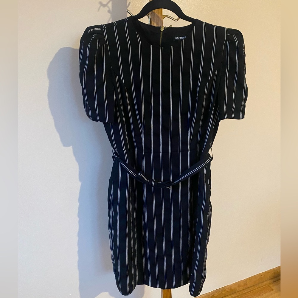 Black & White Striped Express dress with Bow Belt Size 10.